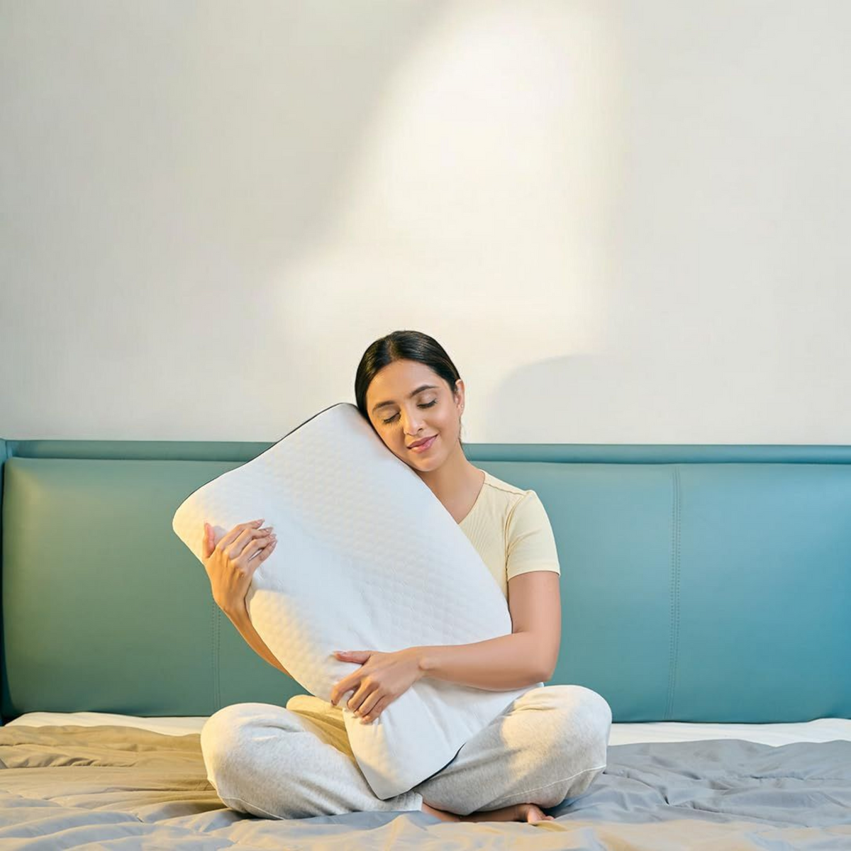 Memory Foam Solid Orthopaedic Pillow White